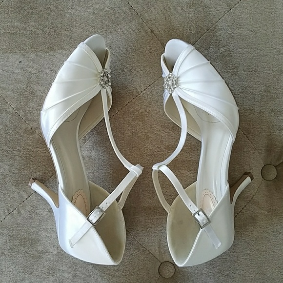 Ivory peep toe with jewel - Picture 5 of 6